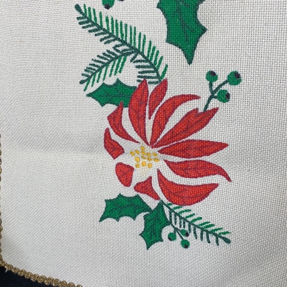 Beautiful vintage hand stenciled cotton Christmas table runner - Picture 4 of 13